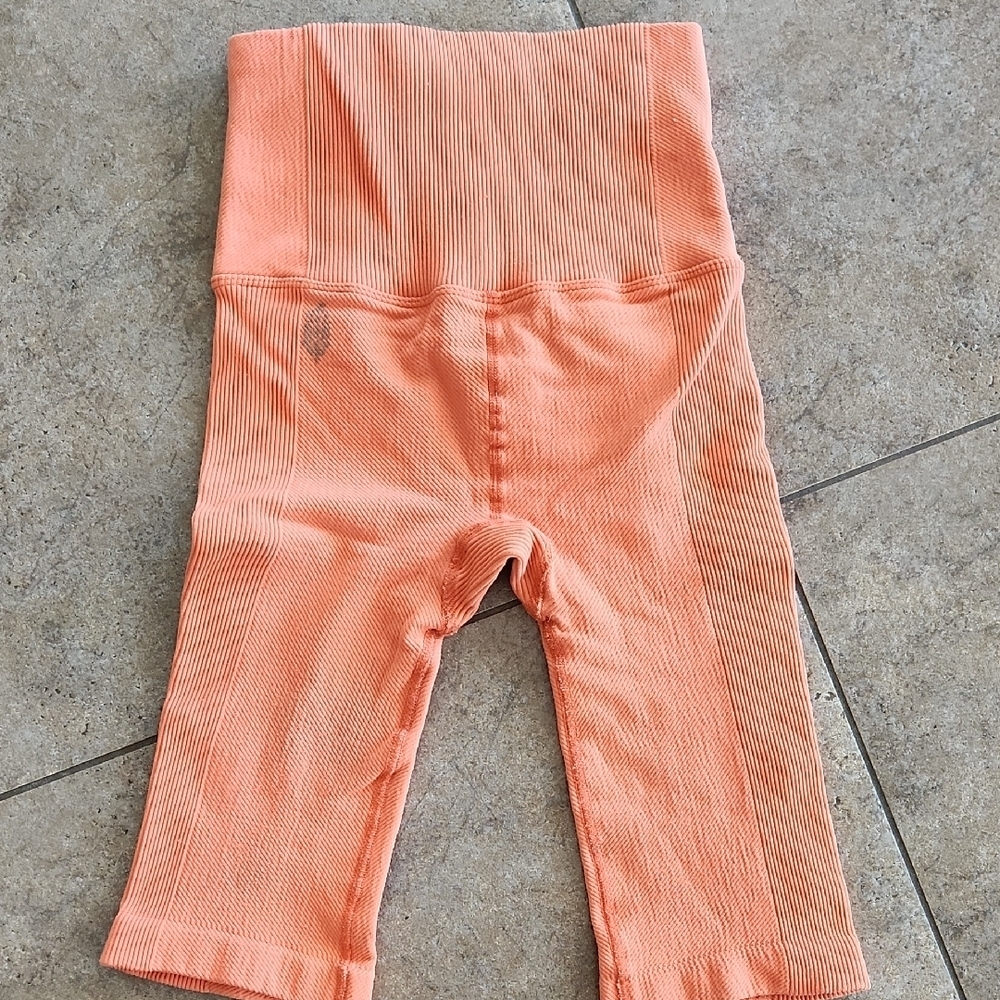 ✨ FP Movement by Free People Coral Capri Leggings Athletic Cropped Yoga Pants ✨